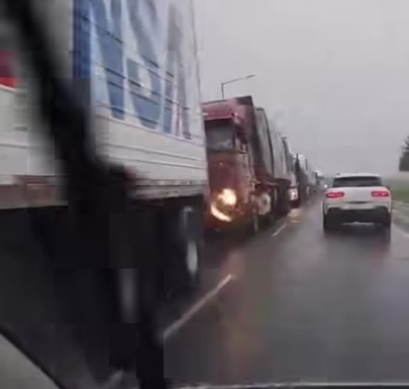 Tránsito pesado a paso de hombre en ruta 11 complica a conductores en acceso a Clorinda