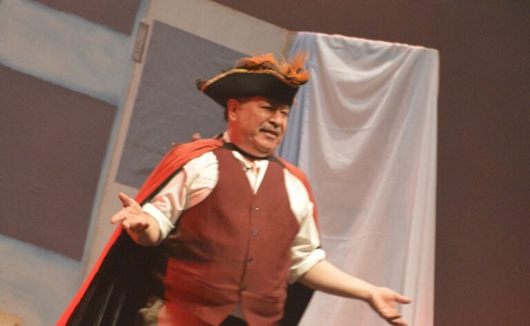 Guillermo Troncoso festeja su aniversario número 40 con el estreno de «El inglés»