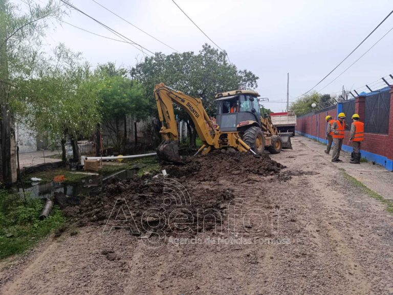 Avanzan los trabajos de desagües cloacales en el barrio Juan Domingo Perón