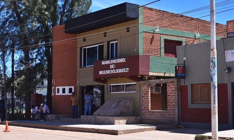 Ingeniero Juárez: Paro de municipales ante sueldos que no cubren la canasta básica