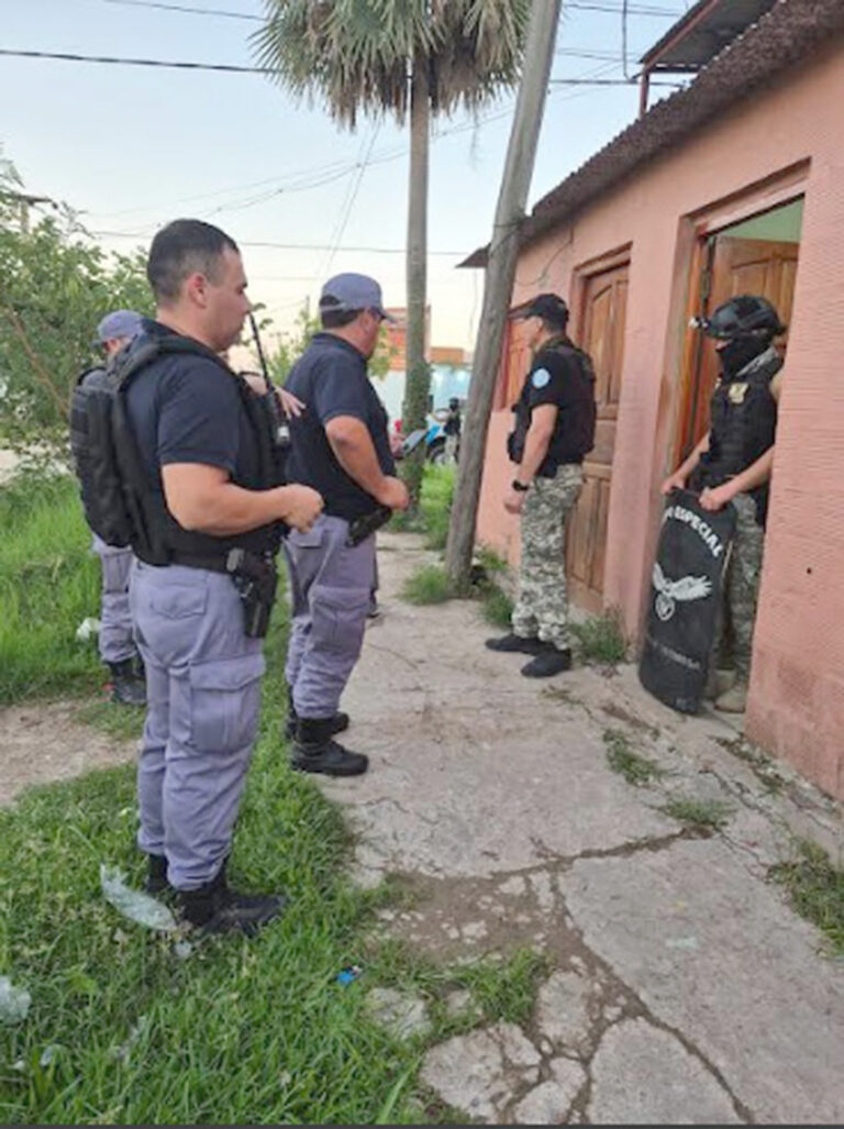 La Policía aprehendió a un hombre que intentó quitarse la vida luego de amenazar a su expareja