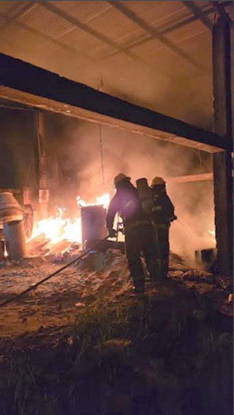 Lo detuvieron por amenazar e incendiar la casa de su vecino