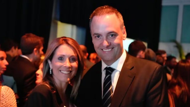 Revelaron quién pagó y cuánto costó el vuelo privado de Adorni a Punta del Este