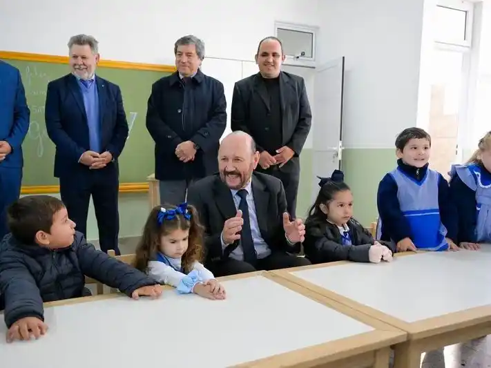 Ministro Julio Aráoz inaugura EPEP 366 República del Perú en colonia Puesto Ramona, Formosa