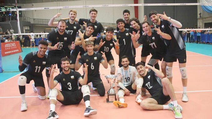 Jugadores de la Selección Argentina masculina de vóley celebrando un punto durante el partido contra Venezuela en el CePARD de Posadas