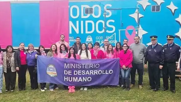 Camión sanitario con mamógrafo móvil en Pirané