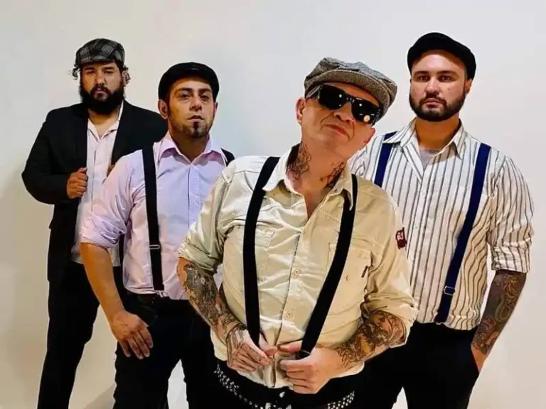 Escenario de El Sótano Cultural durante un show de rock independiente en Formosa