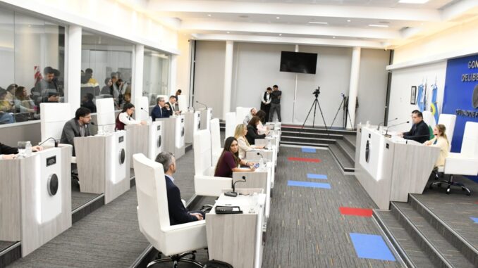 Sesión del Concejo Deliberante de Formosa con ediles en debate
