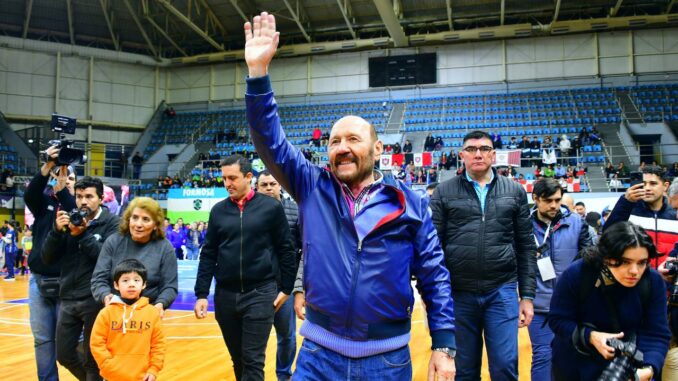 Gildo Insfrán durante un acto en la EPEP N° 366 de Colonia Puesto Ramona