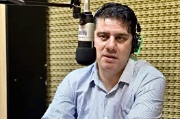 Rafael Olmedo, decano de la Facultad de Humanidades de la UNaF, en entrevista radial