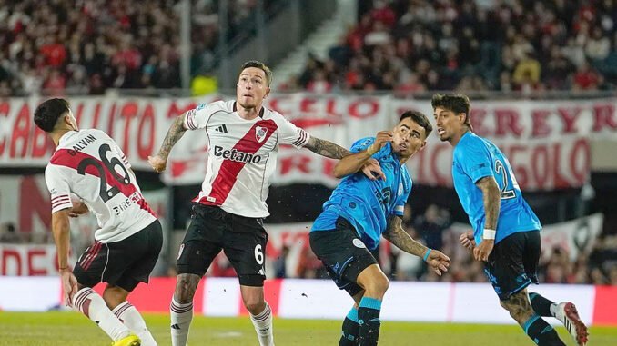 Estadio Mario Alberto Kempes de Córdoba durante un partido de fútbol