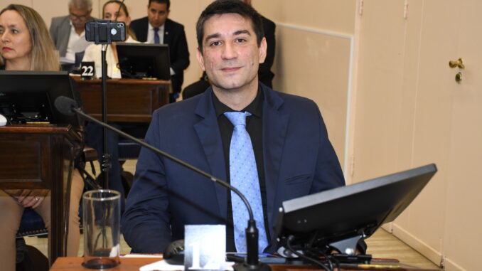 Sesión de la Legislatura de Formosa con diputados discutiendo